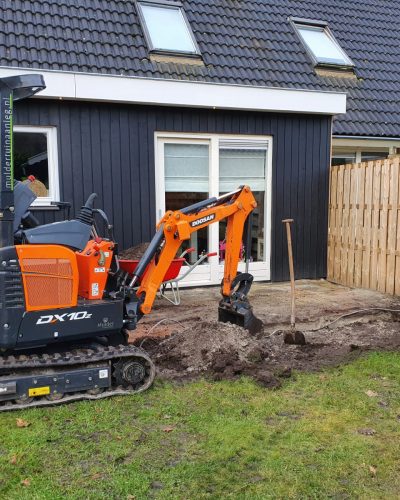 Eastermar aanbouw met nieuwe bestrating en schutting 3